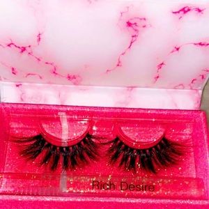 Meet your Posher, Chanel